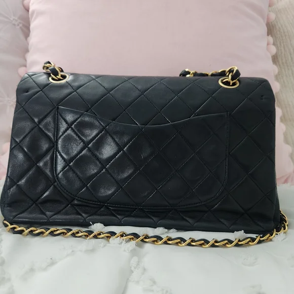 ONE DAY SALE ❤️ CHANEL Black Quilted Shoulder Bag with Gold Chain - Picture 2 of 14